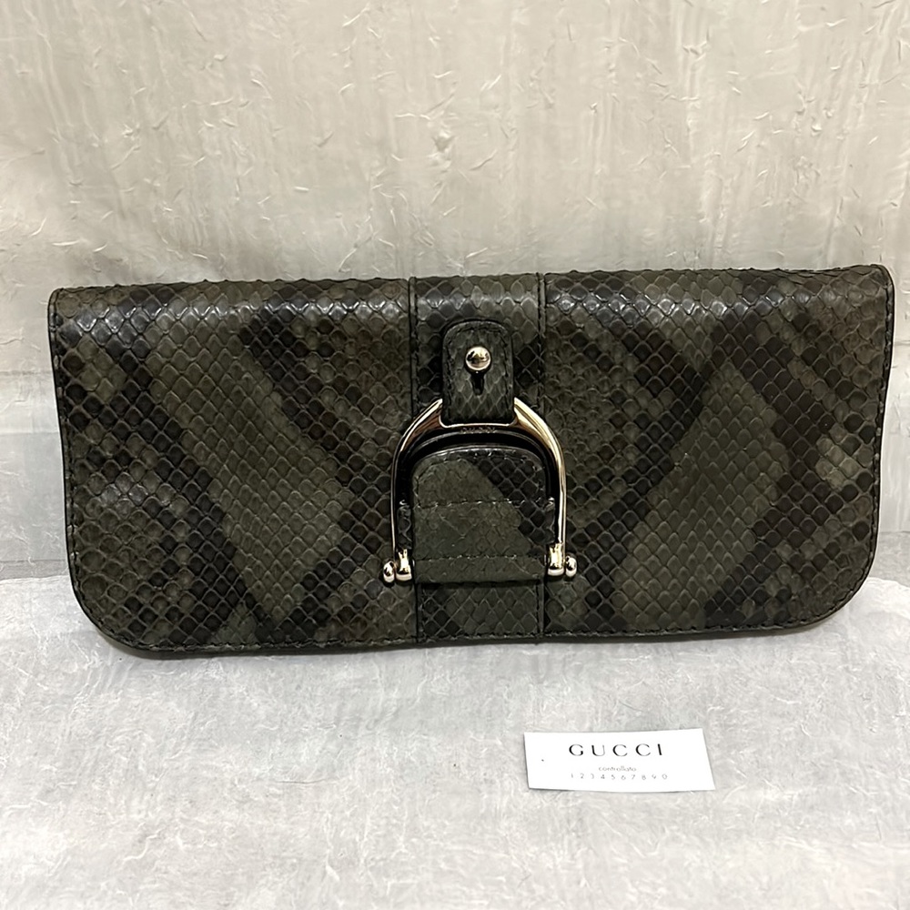 GUCCI Rare leather green snakeskin clutch